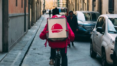 Guide to start a food delivery service Business.